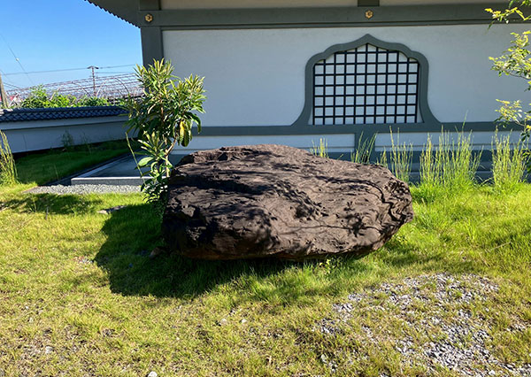 親鸞聖人様の立像台座