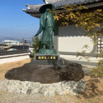 親鸞聖人様の立像台座