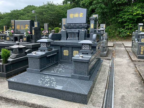 洋型蓮華付きお墓